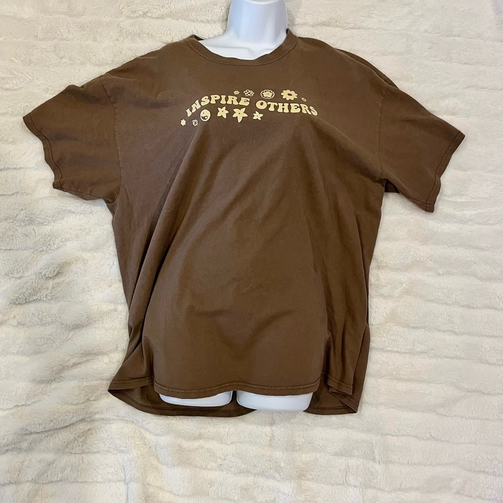 Brown graphic tee size L